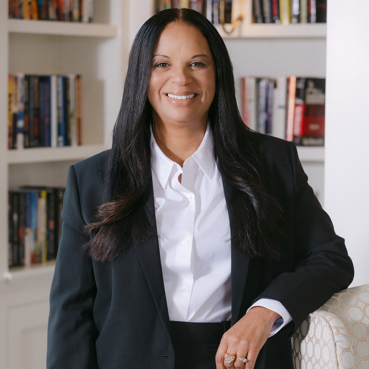 Jeri Flood Savannah, GA Real Estate Agent Headshot