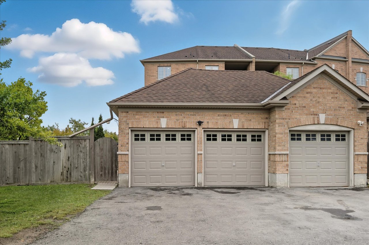 #23 - 20 Greensborough village Circ