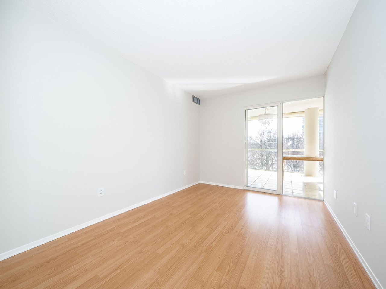 30 Harding Boulevard W, 404