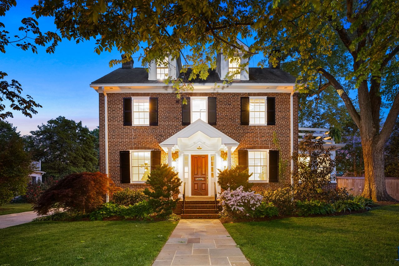 22 W OAK STREET