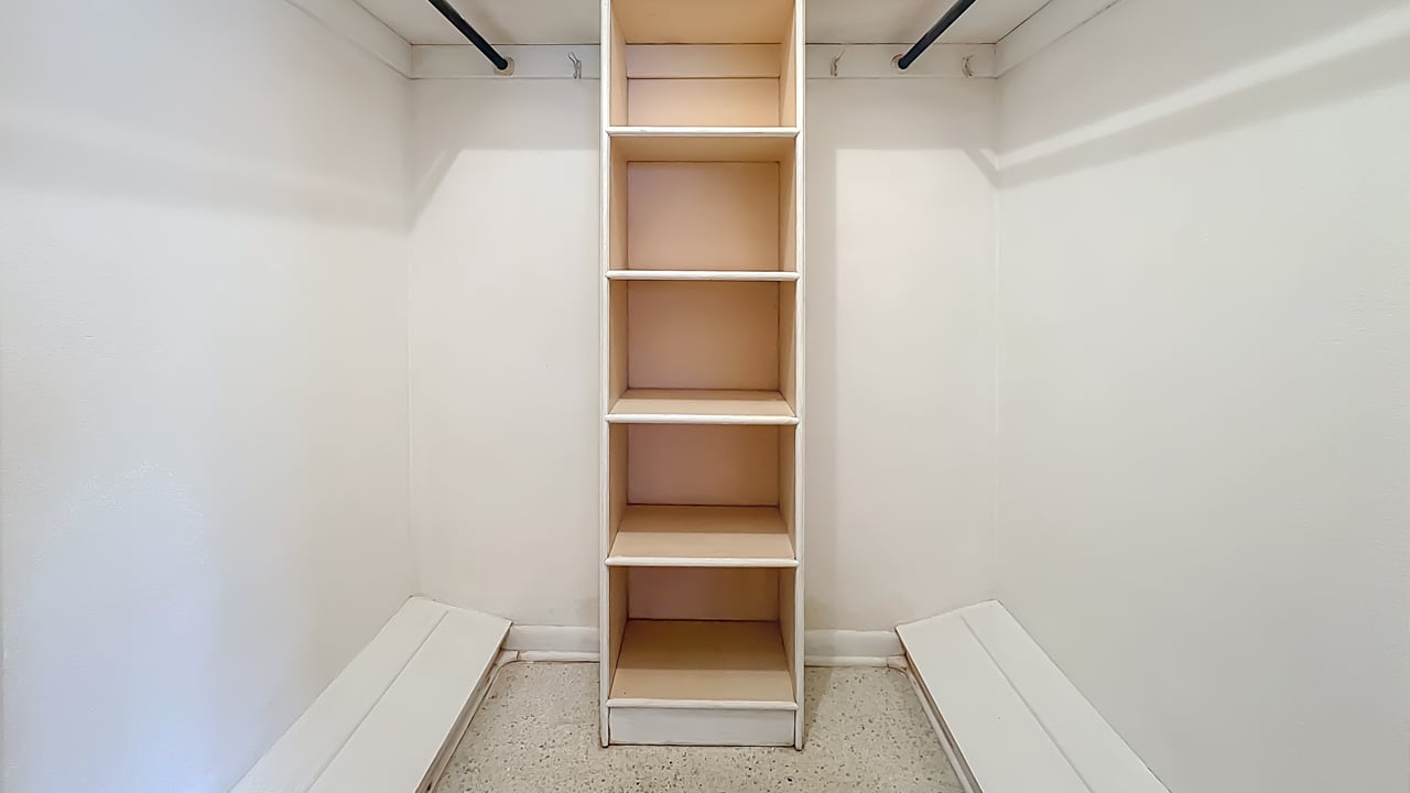 Mid-Century Modern 4-Bedroom in Dommerich Hills, Maitland