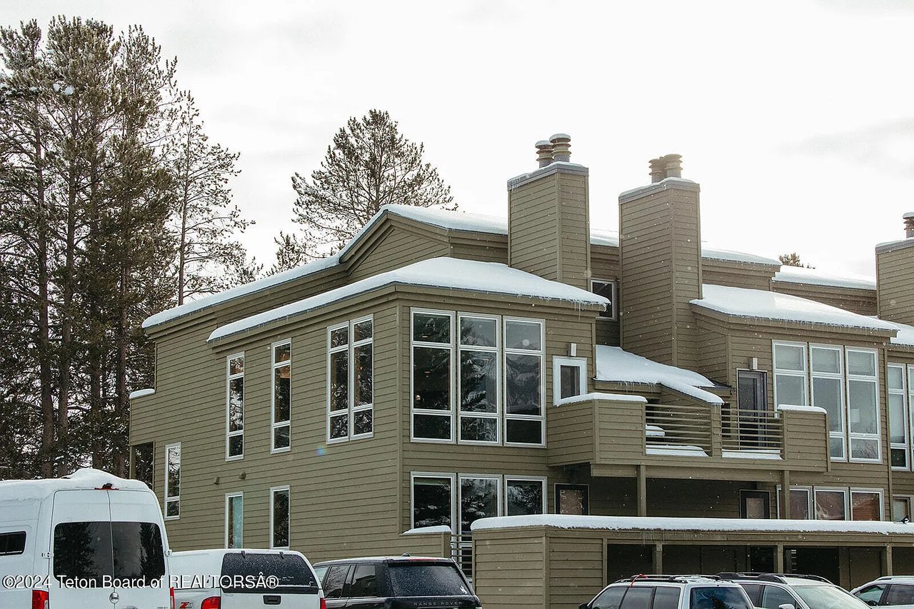 3544 N Lake Creek, #2121
