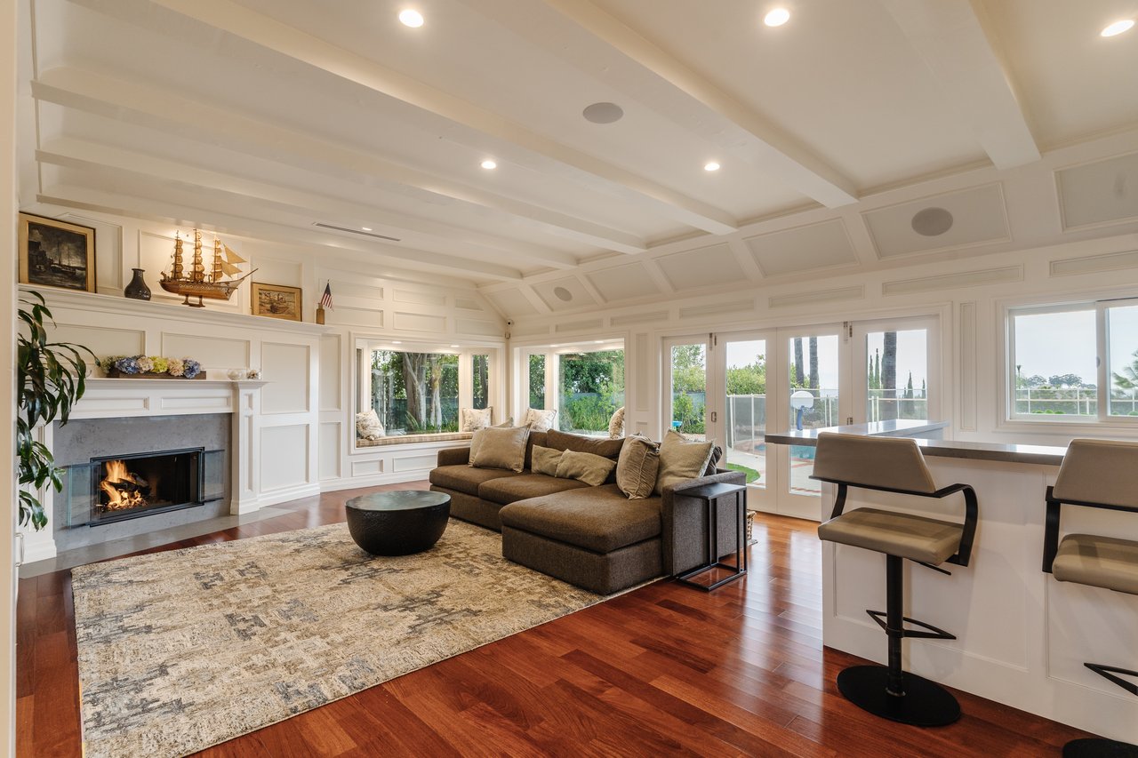 3819 Vista Linda Dr, Encino