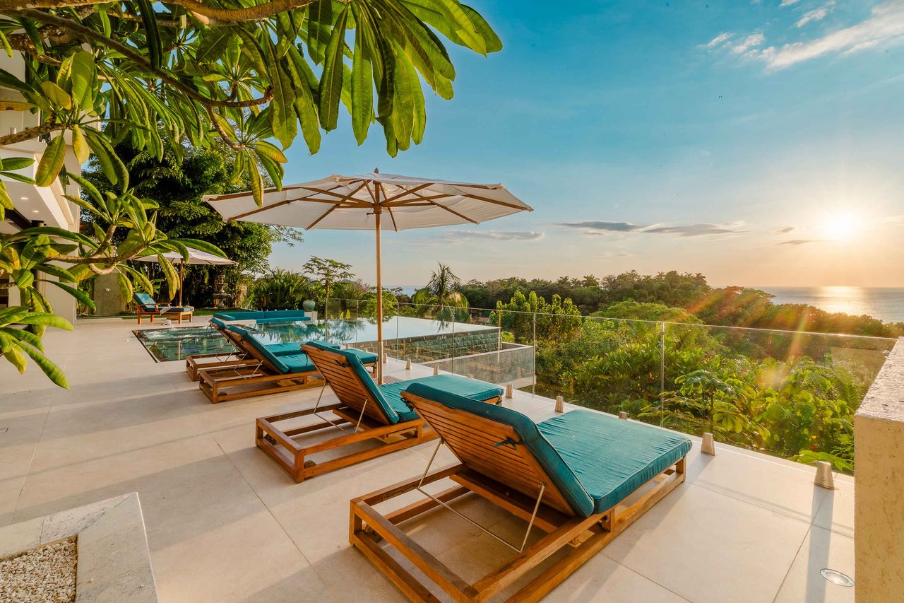 Casa Nola, Luxury Villa in Gated Community La Reserva