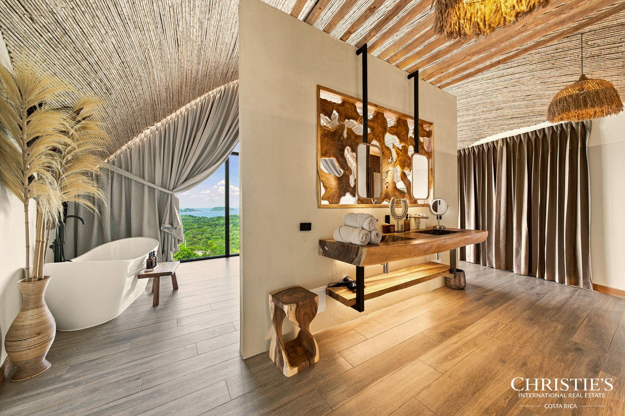 LE CLOS - An Exclusive Three-Residence Estate 