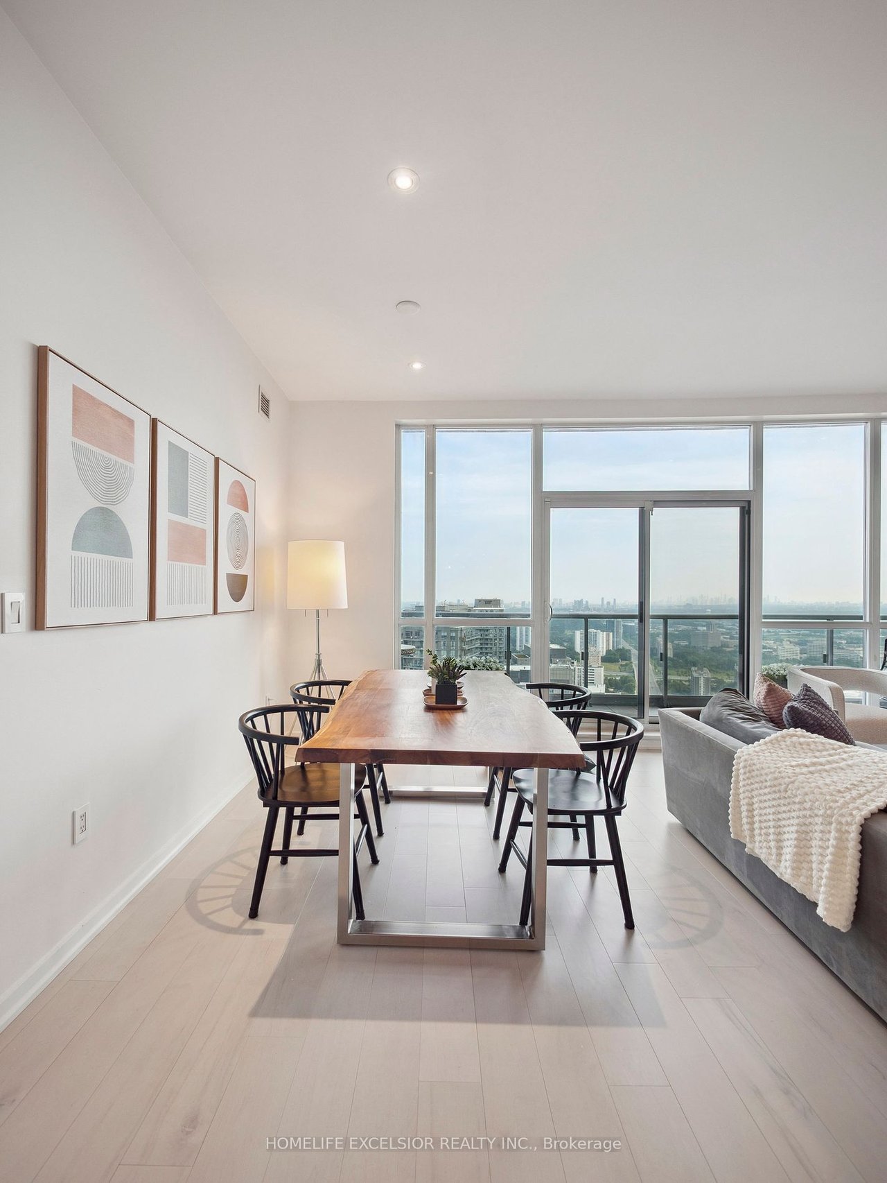 PENTHOUSE IN EMERALD CITY 