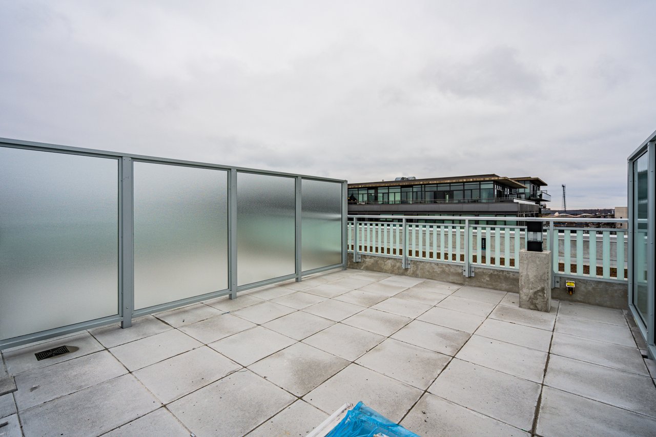 507-665 Queen St E 