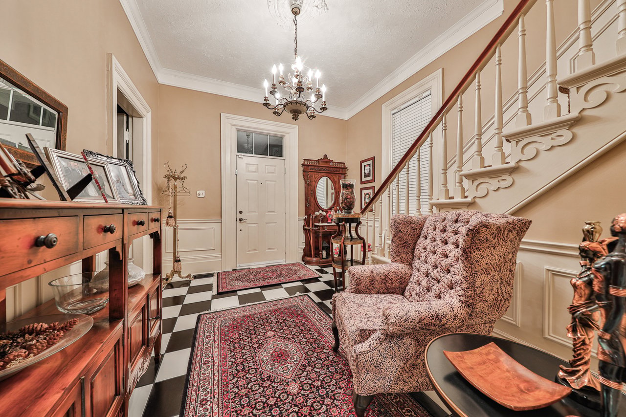 535 Main St W