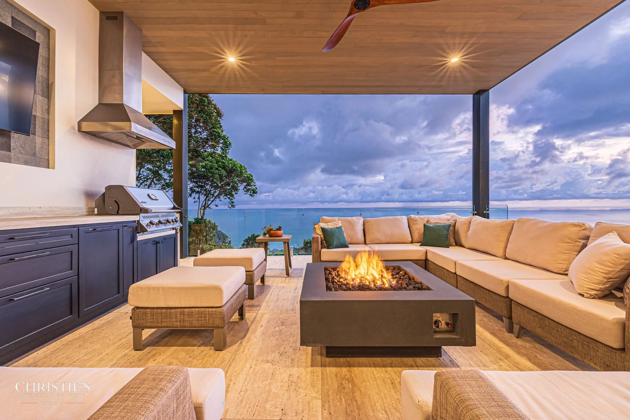 Majestic Cliff Residence Showcasing Spectacular Whitewater Views