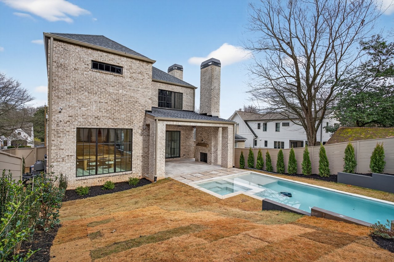 991 Courtenay Dr NE | MORNINGSIDE 