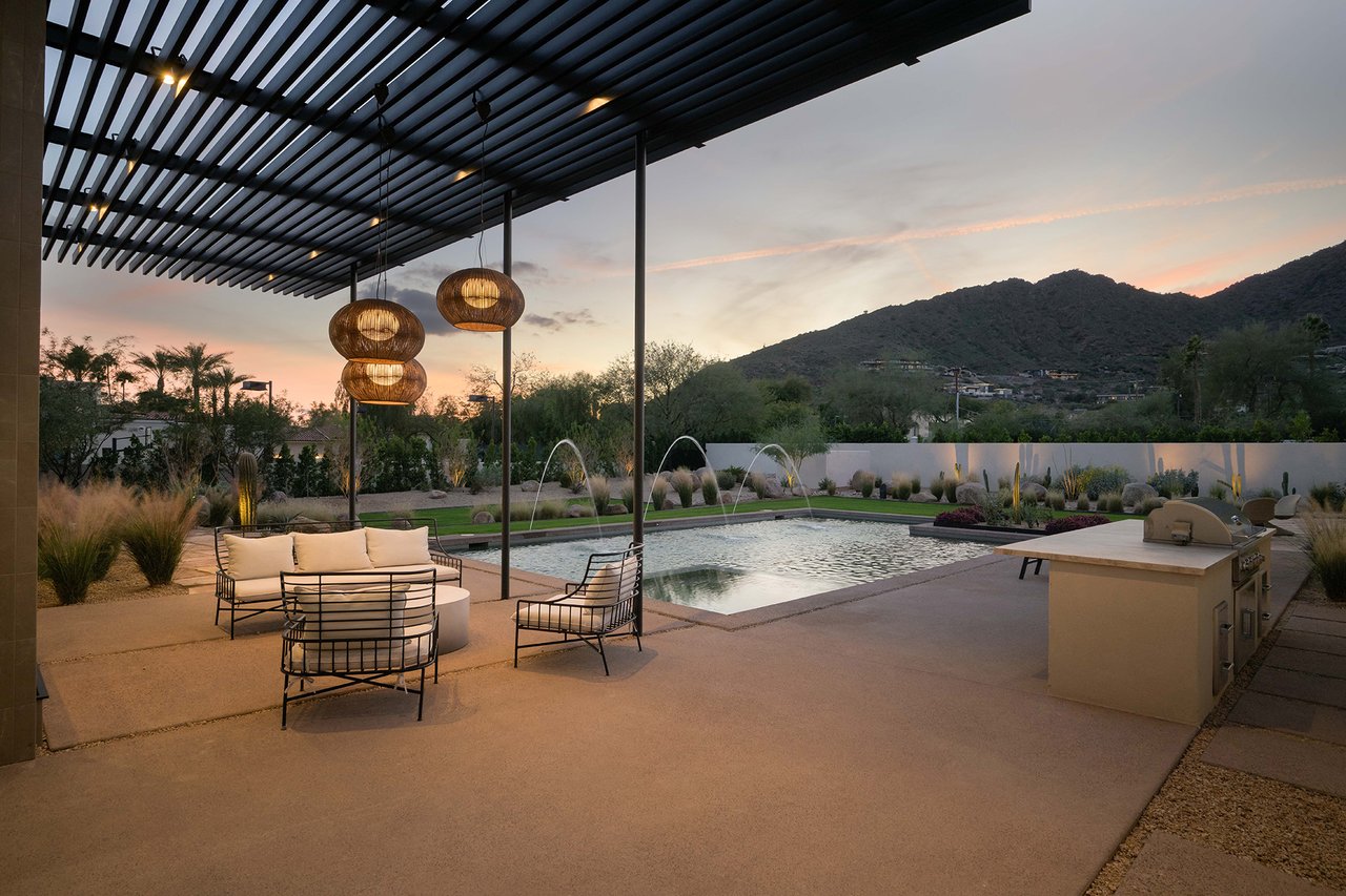 5287 N INVERGORDON Road