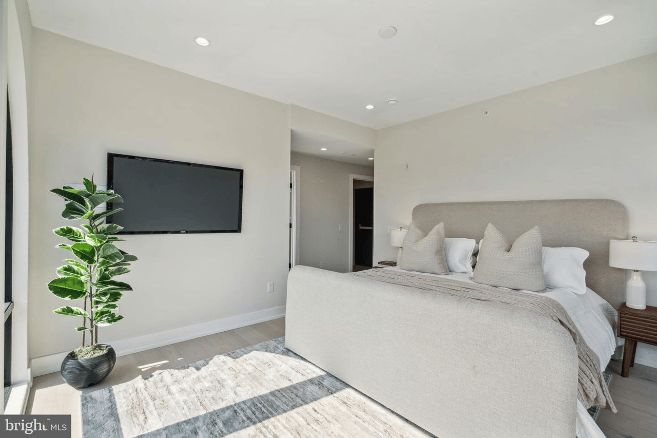 160-64 N 2nd St #601, Philadelphia, PA 19106