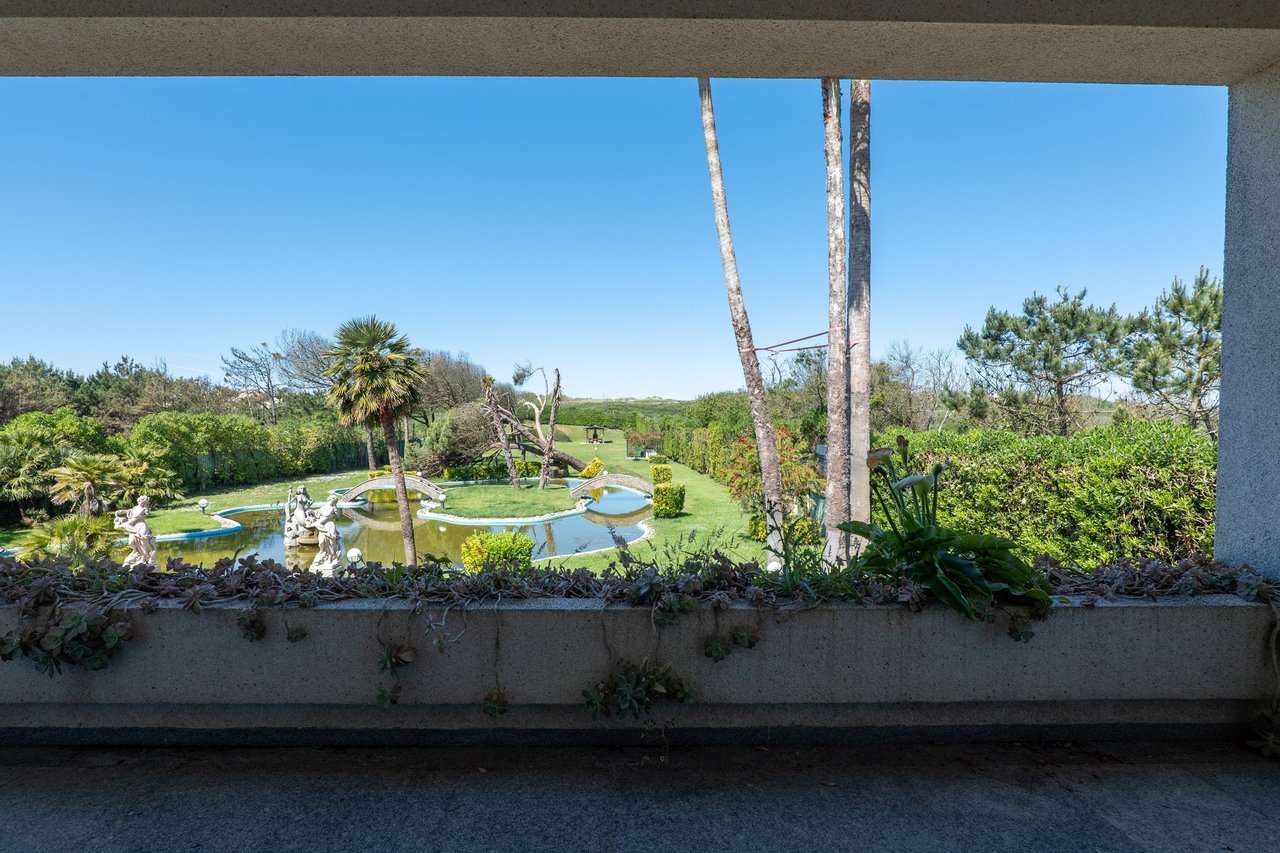 Secluded 5-Bedroom Villa with Pool and Sea Views on Expansive Dune-Side Plot – Apúlia e Fão