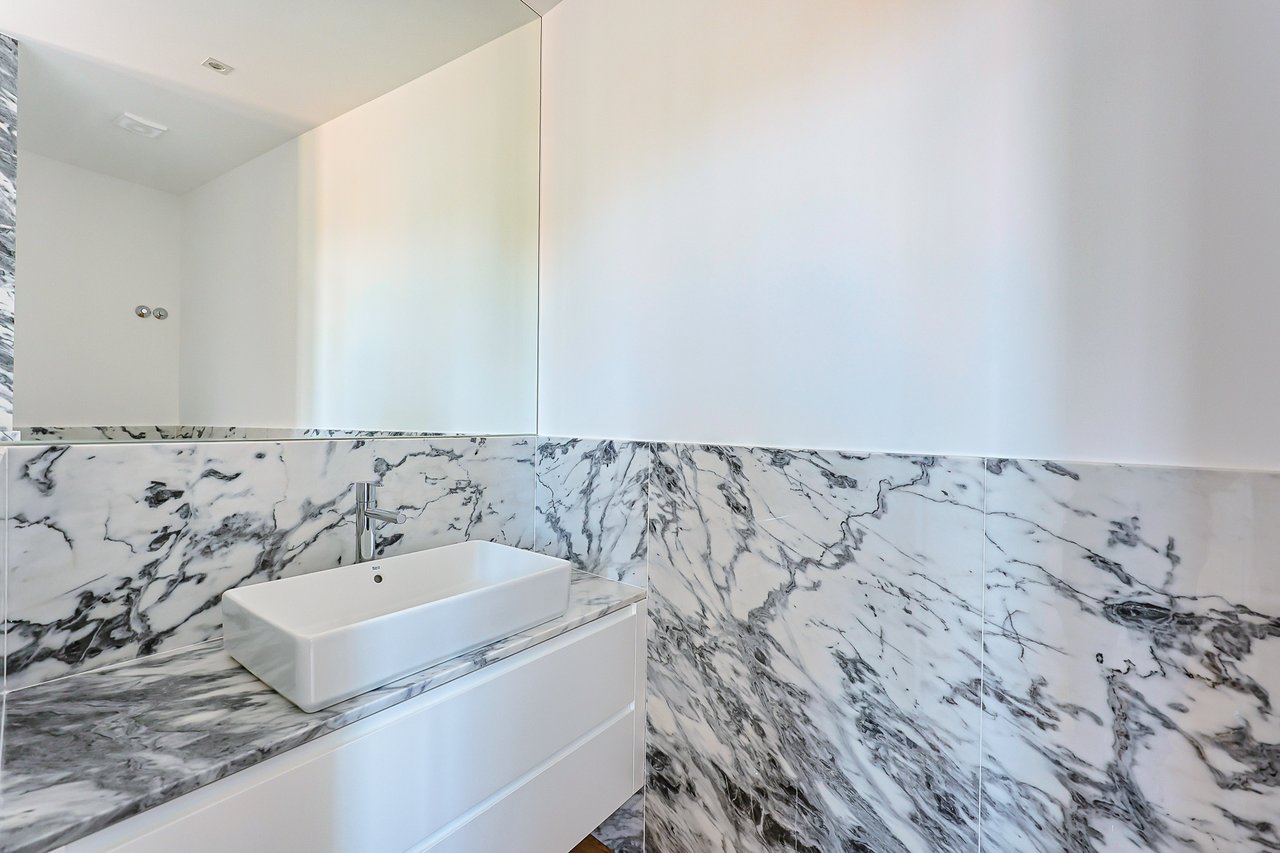 3-BDR Duplex with Sea View, Balcony & Private Lift in Monte Estoril