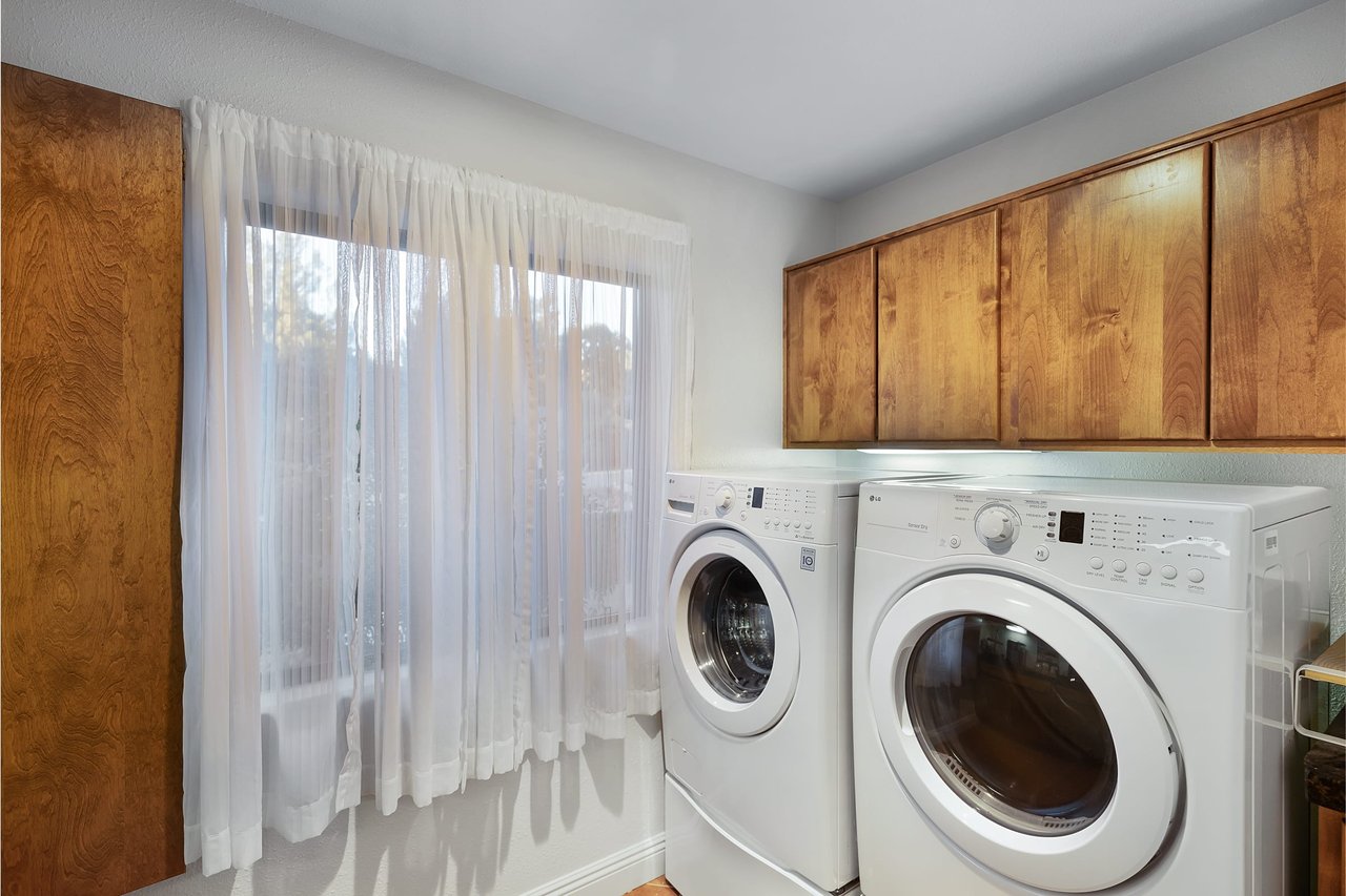 Mammoth Rock Lodge-New Family Home Remodeled, 2 Hot Tubs & Game Room