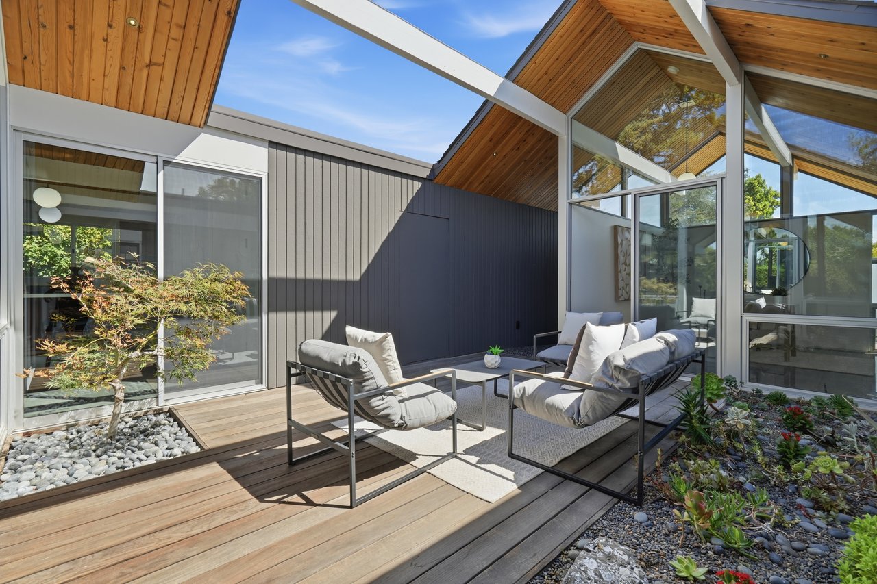 1109 Lorne WAY