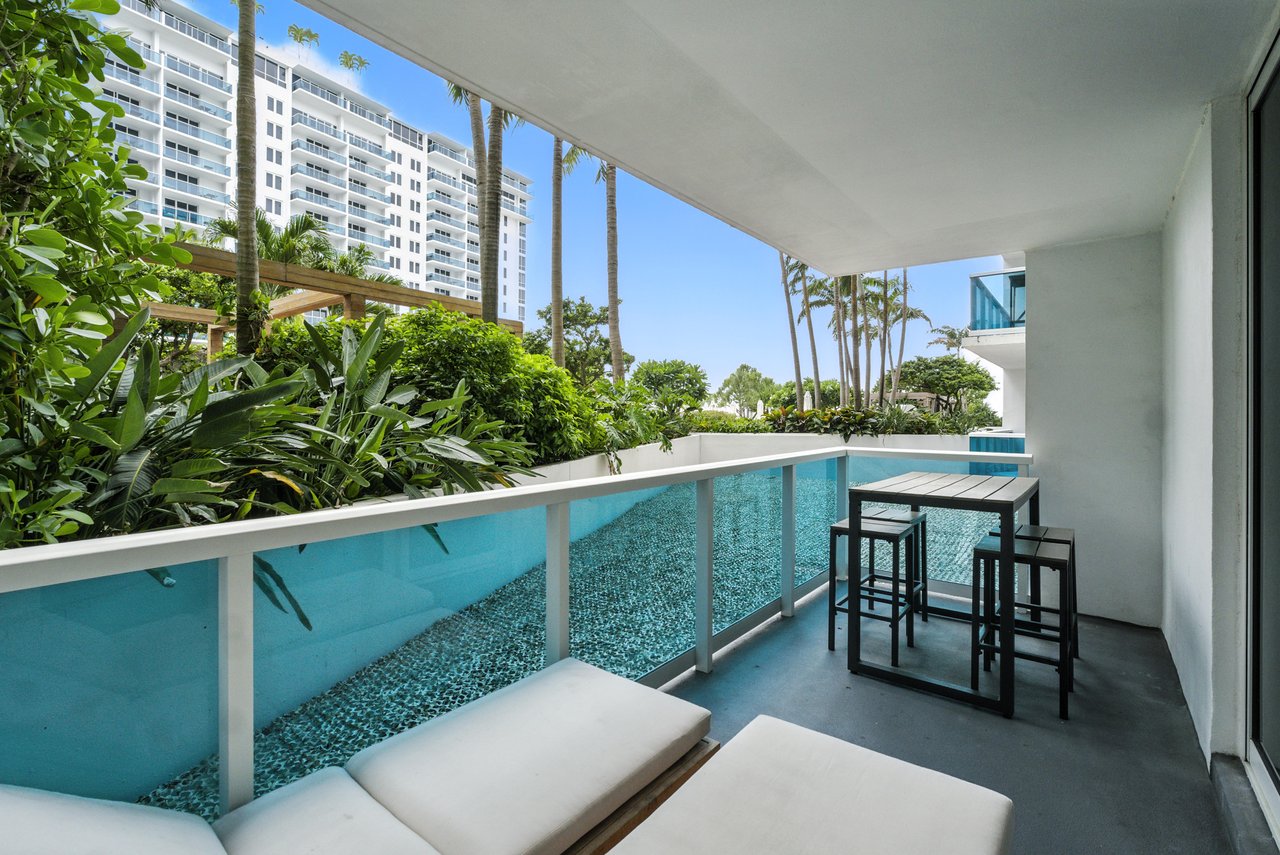 2301 Collins Ave #318  