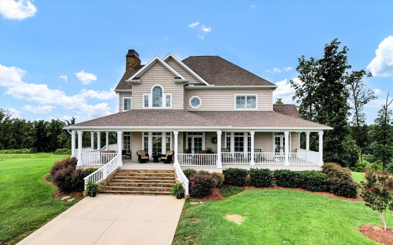 Luxury Spotlight | 2315 Mine Road Mascot, TN 37806