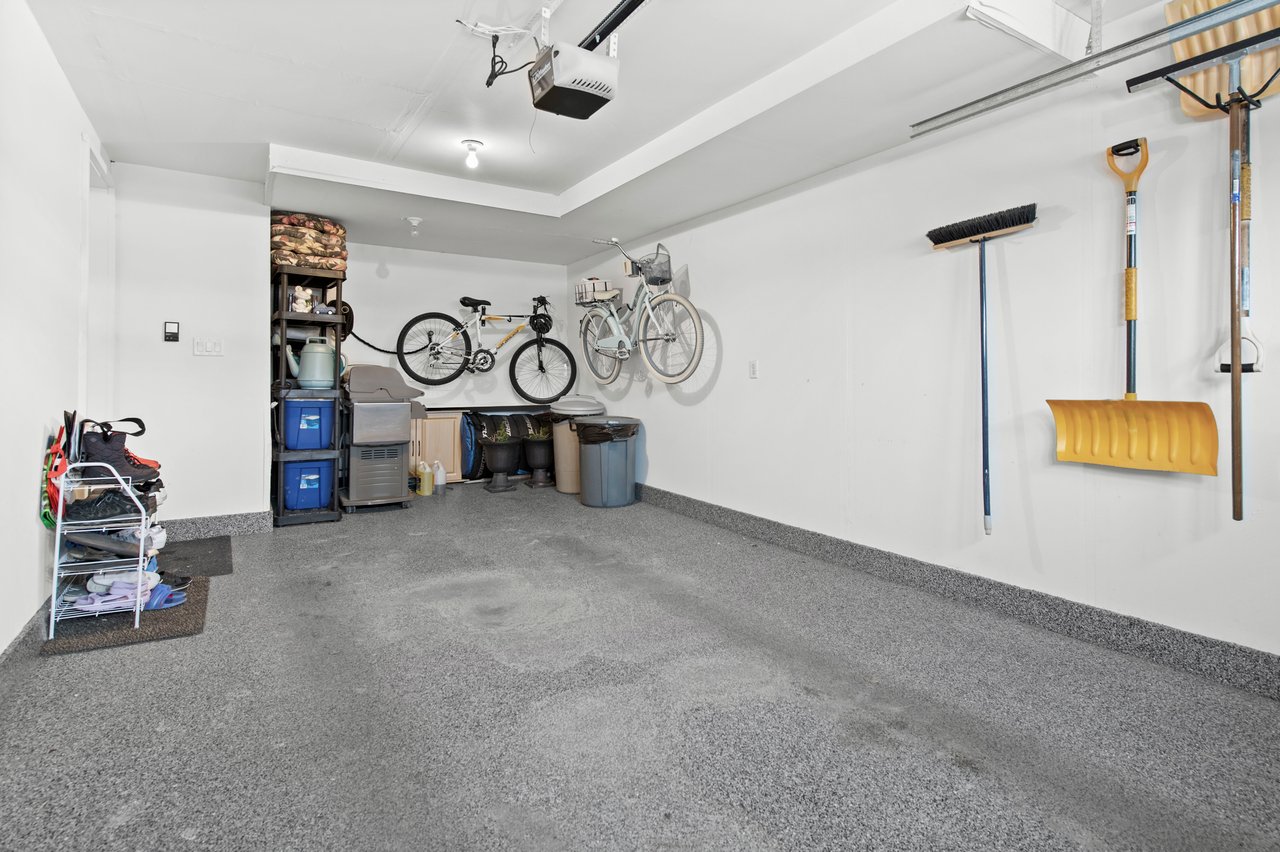 8910 Royal Oak Way NW