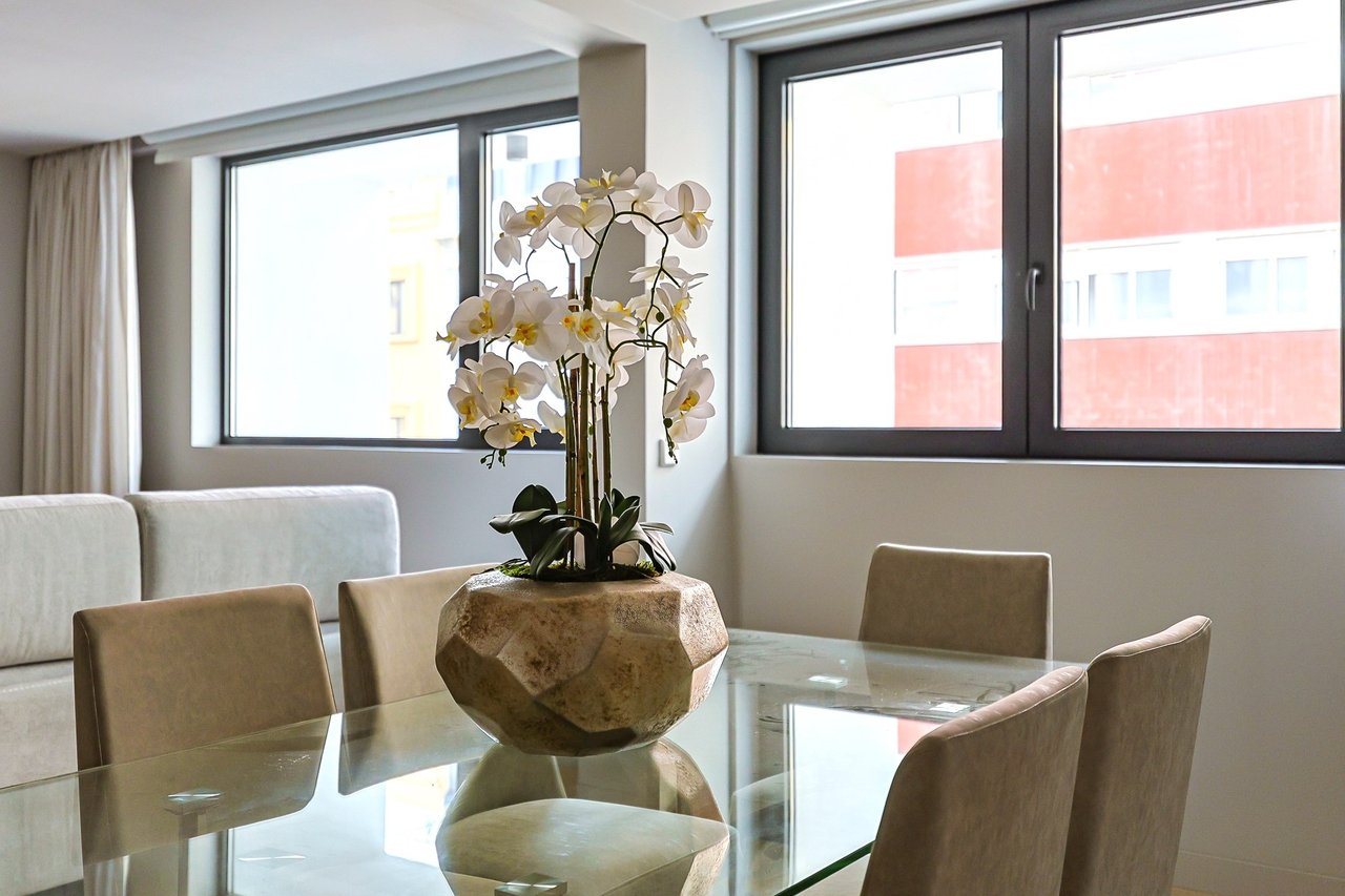 Stylish 2-Bedroom Apartment in the Heart of Lisbon with Exceptional Amenities