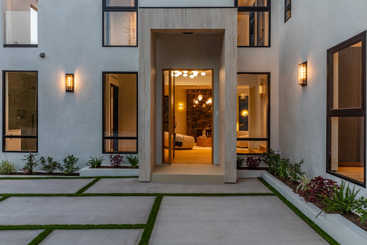 1271 Sunset Plaza