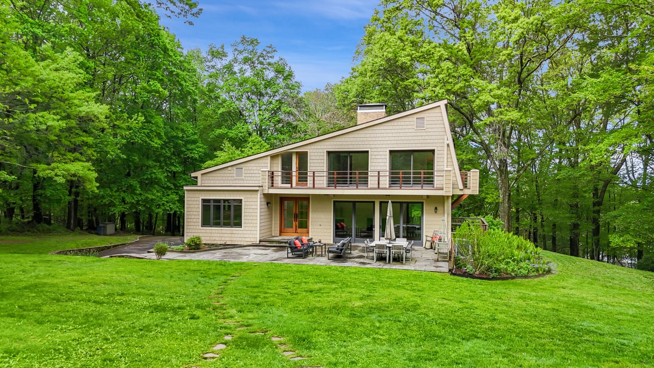 25 Moseman Avenue