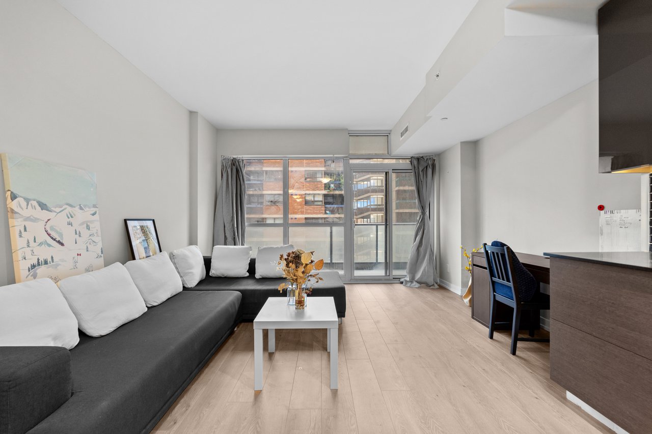 210 Simcoe Street Suite 607
