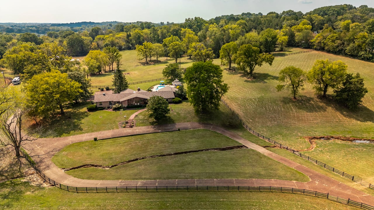755 Long Hollow Pike Goodlettsville, TN 37072