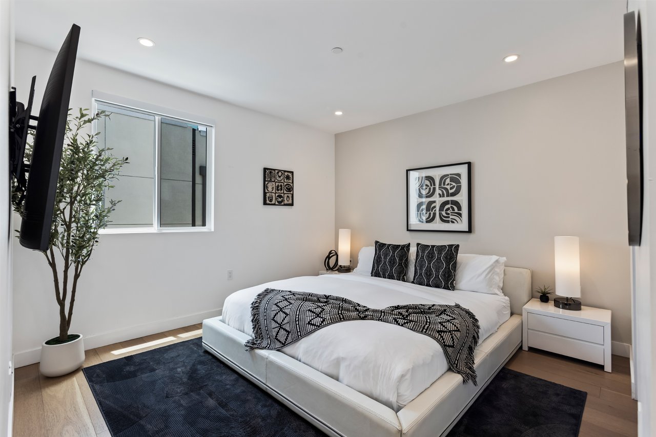 3B/3.5B Designer Home located in Prime Location