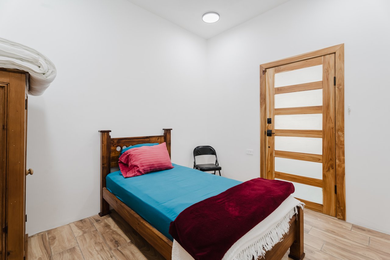 Casa Iguana - Fully Renovated Home Minutes from Marina Pez Vela 