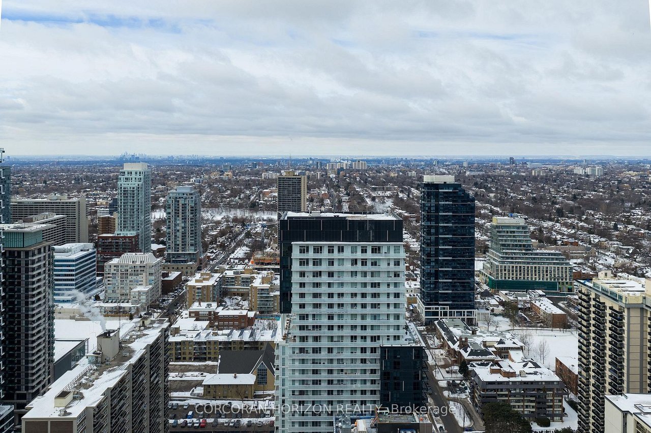 PENTHOUSE OPULENCE BY THE EGLINTON LRT