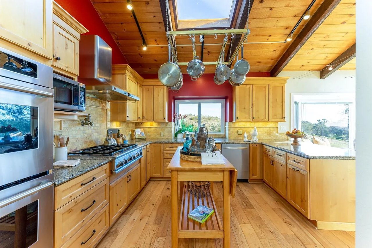 3300 Greenbrae Ln