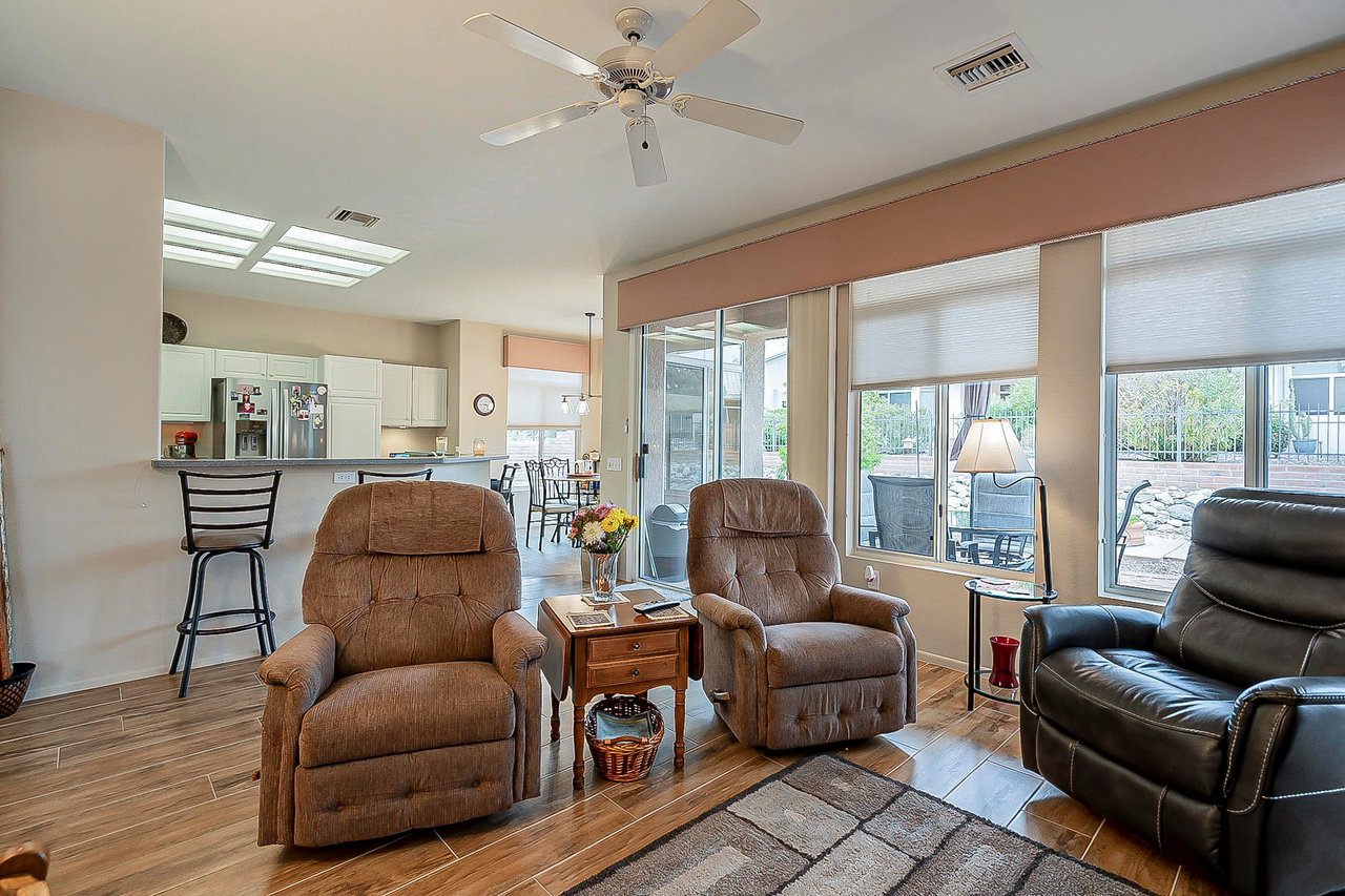 2413 E Agapanthus St