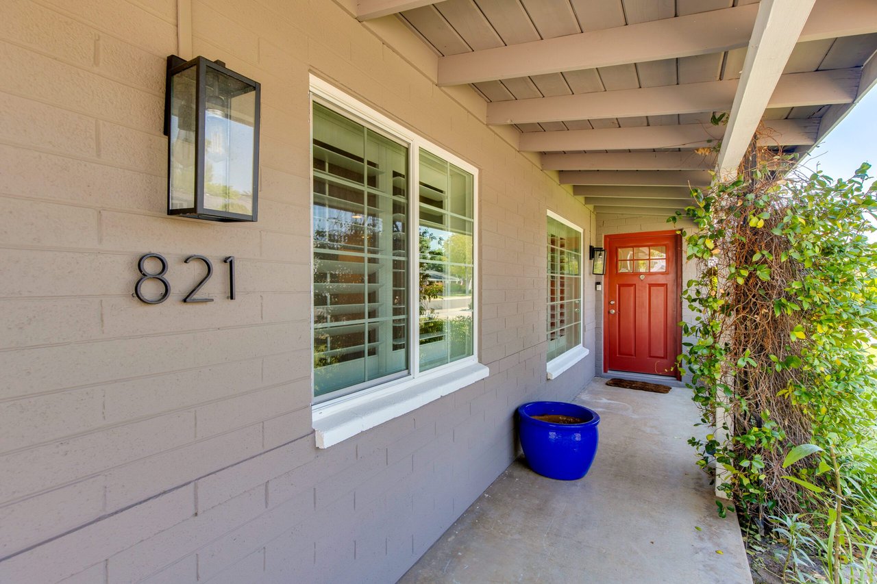 821 E Cavalier Dr.