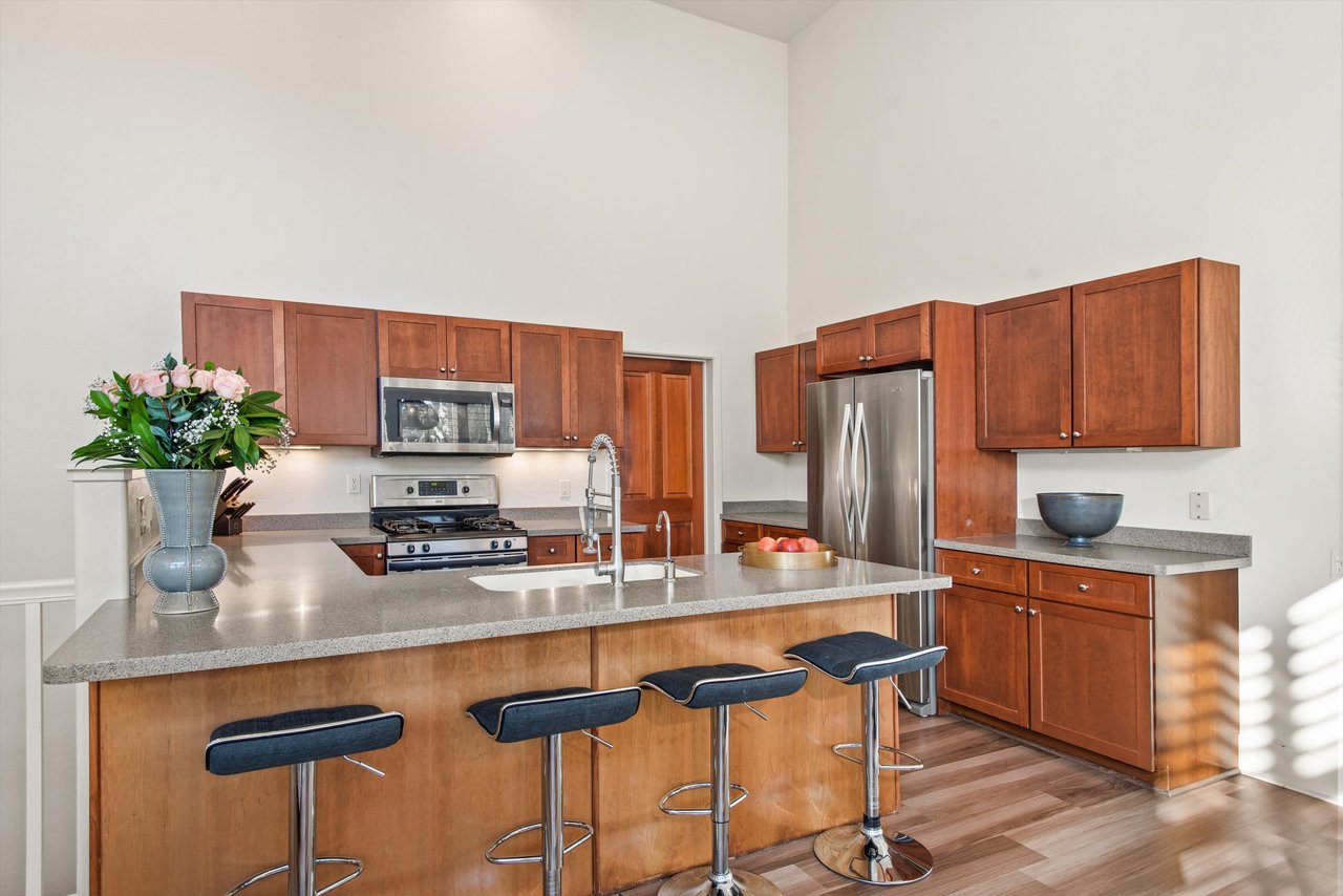 Bright and Stylish Townhome in the Heart of Willits