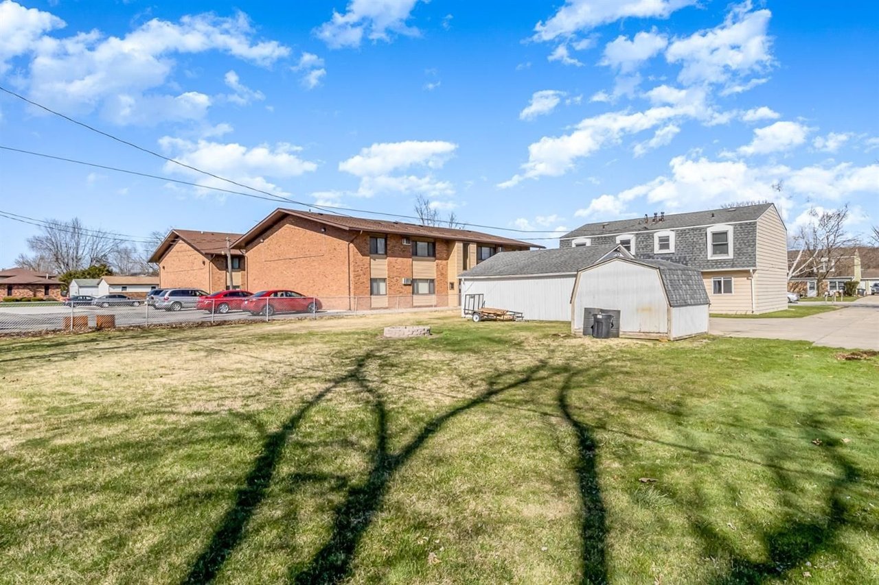 618-622 N Shelby Pl, Hobart, IN