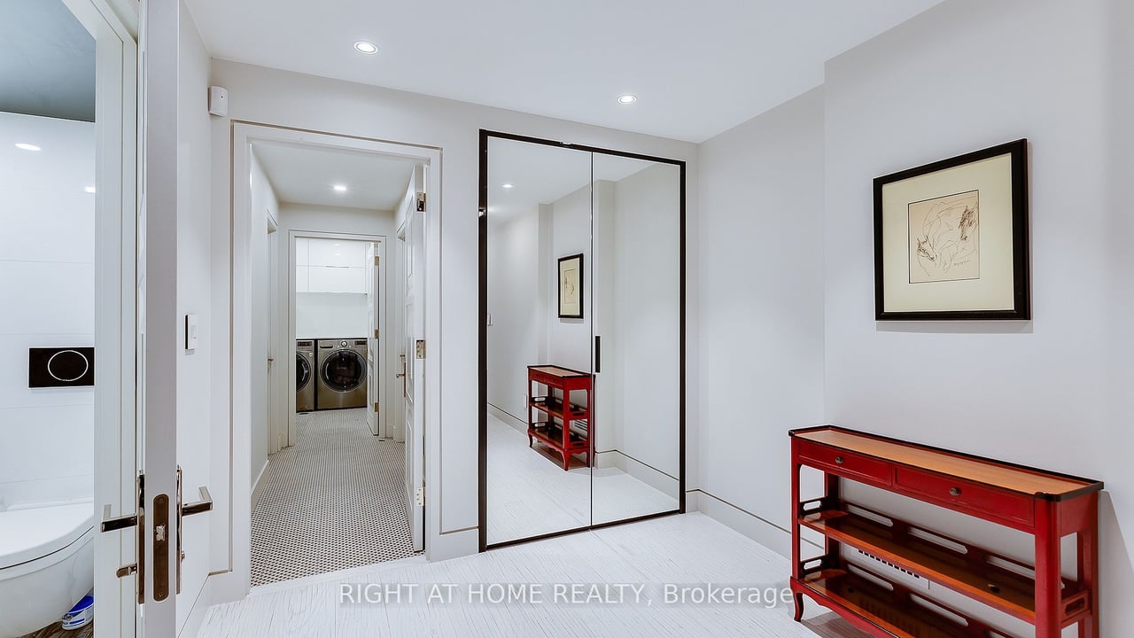 YORKVILLE FORESTY LUXURY