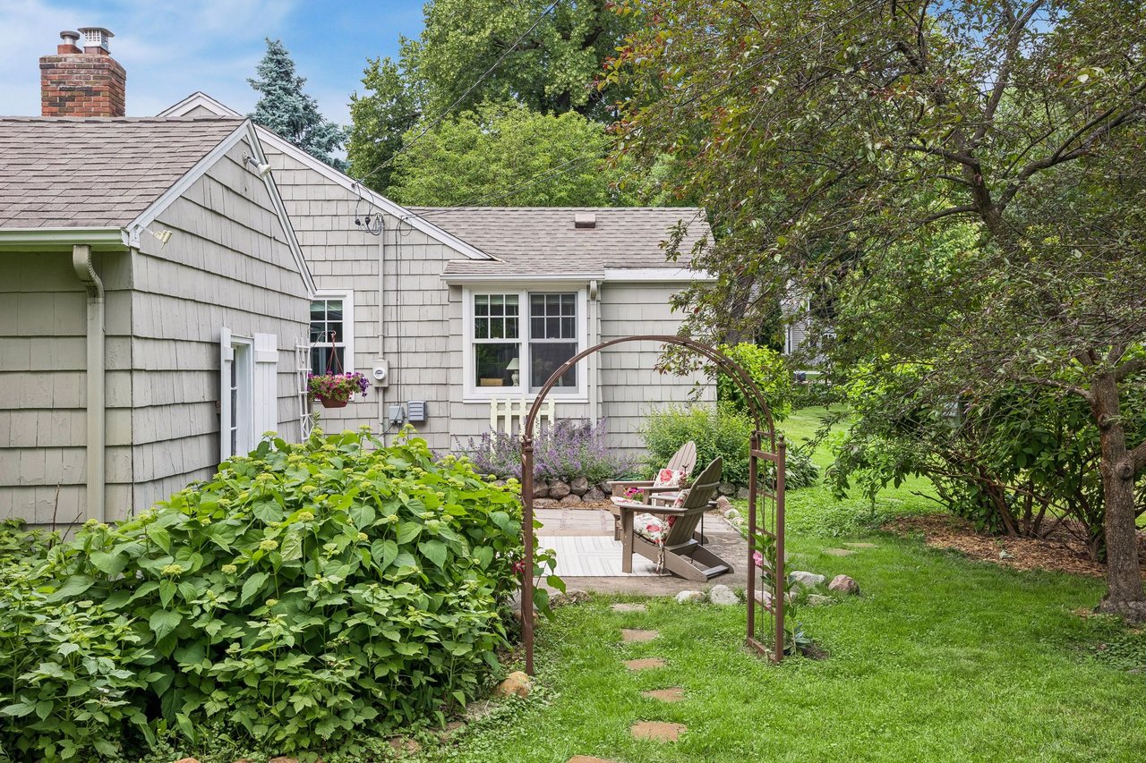 20600 Carson Road, Deephaven