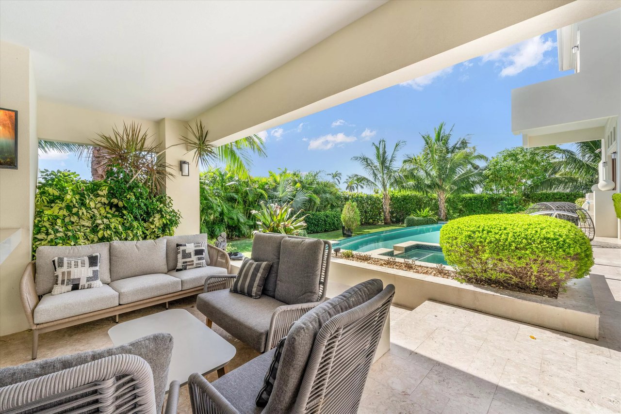 Crystal Harbour, Cayman Islands