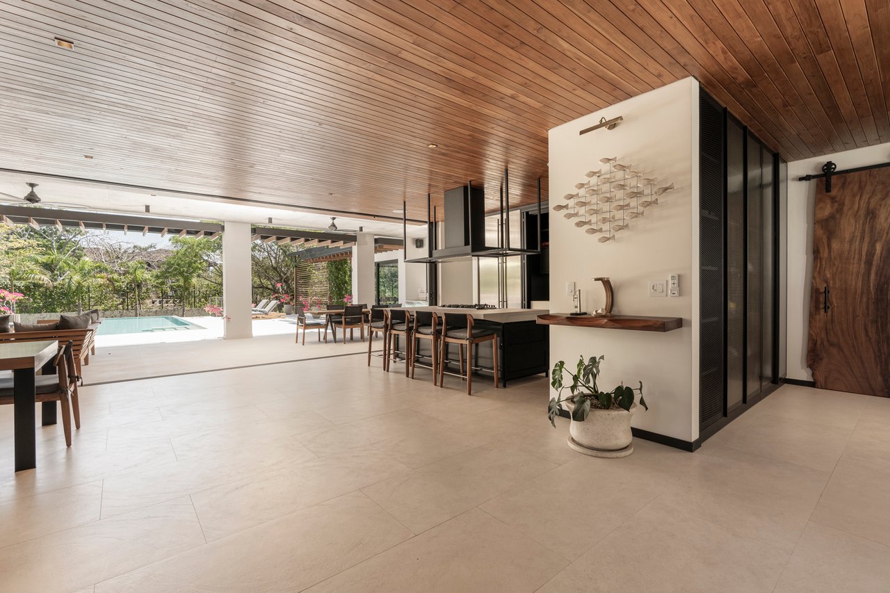 Villa Solana: Modern Luxury Steps from Playa Mansita in Hacienda Pinilla