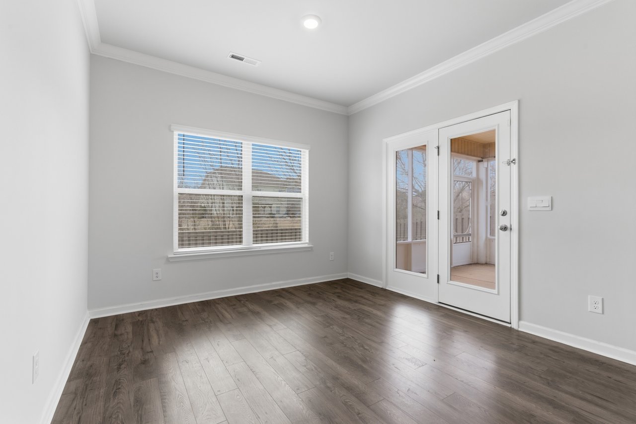 Beautiful Huntsville Home with Screened In Patio & Community Pool! 