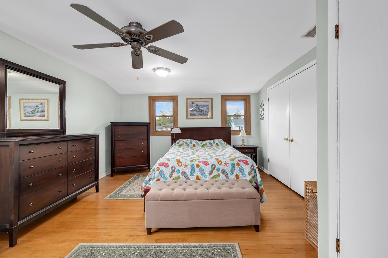 1406 E Elm St, Wheaton IL – Updated Home in Wheaton Estates Near Downtown & District 200