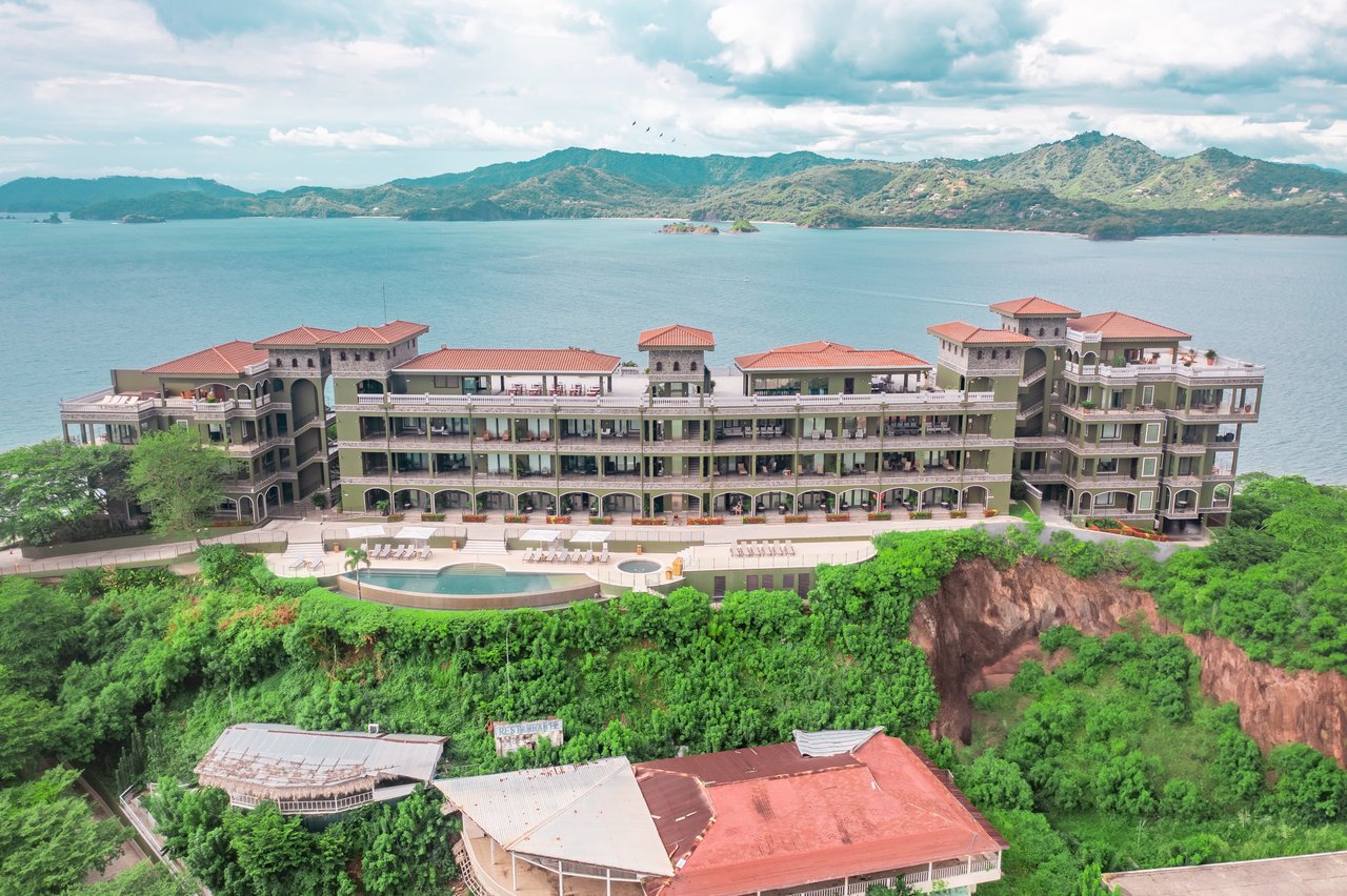 360 Splendor del Pacifico #305 | Oceanview Perfection – Just Steps from the Infinity Pool