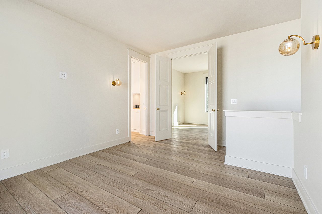 2578 2576, 2572 Lakeshore Drive