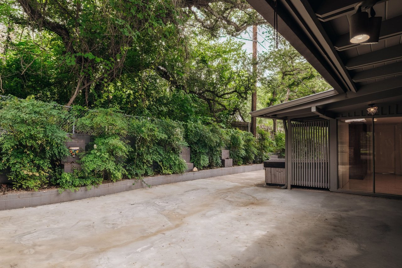 3304 Cherry Tree Circle