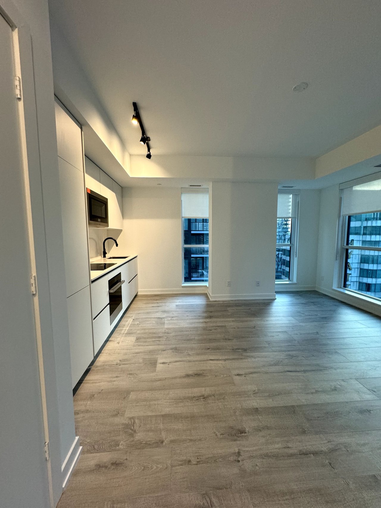 327 King Street W, Toronto C01 Unit: 2006