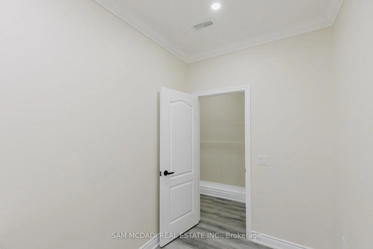 Single Office - 728 Main St E