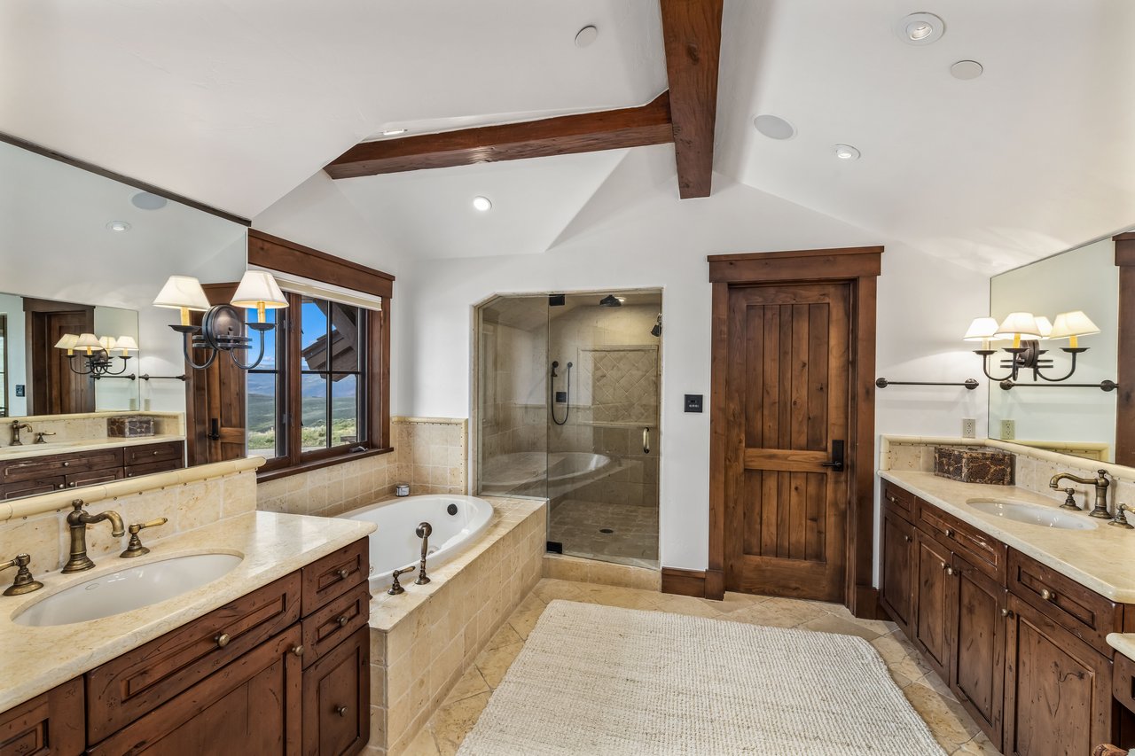 1092 The Summit Trail