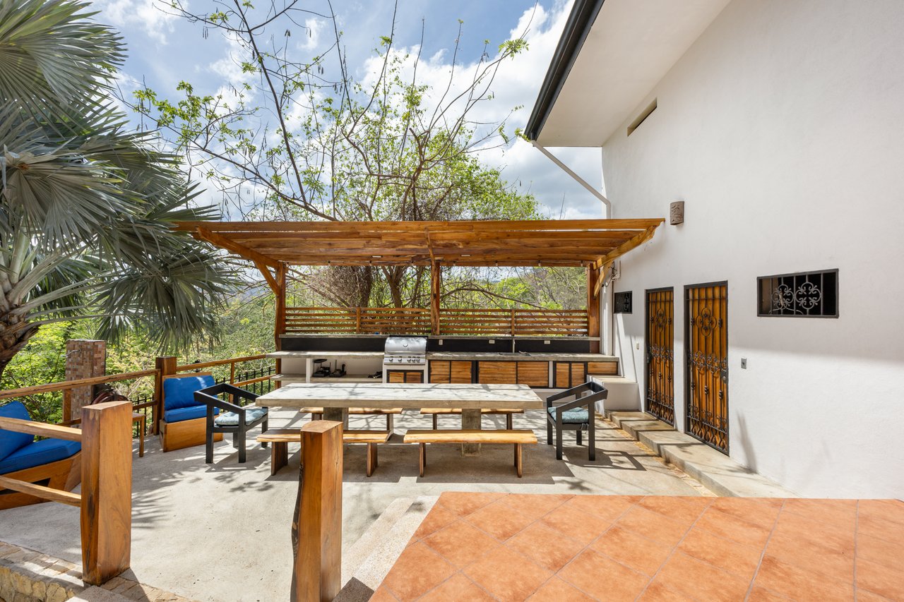 Casa Mimosa | Versatile Luxury Retreat Just 3 Minutes from Flamingo Beach