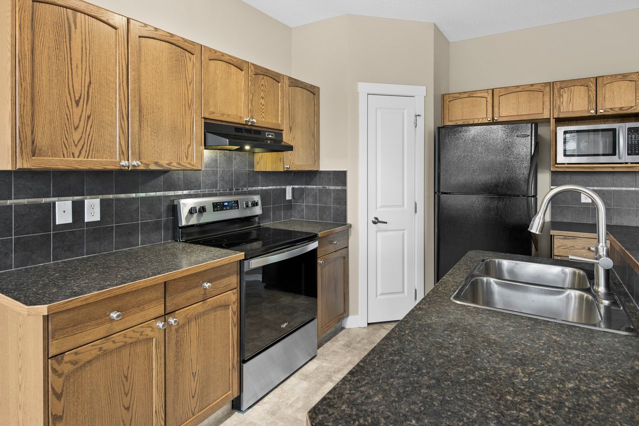 156 Rockyspring Grove NW